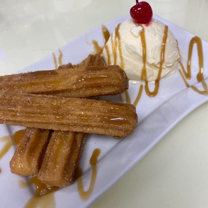 Churros & Ice Cream / Churros Con Helado.